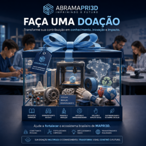 Caixa de presente transparente com laço azul contendo impressora 3D, livros, modelos científicos, peças de engenharia, órtese e outros elementos que representam educação, pesquisa, inovação, inclusão, sustentabilidade e desenvolvimento da MAPRI3D.